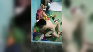 Quay lén thằng bạn thân và người yêu địt trong phòng trọ