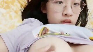 “Em linh ngây thơ bị thằng người yêu lừa xem vú p2”