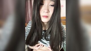 Em rau chubby nghịch cái lồn múp lắm lông lồn nhìn kích thích