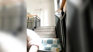 Chị mb dâm lồn to thủ dâm ở câu thang trung cư dâm đãng kích thích