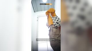 Quay lén lồn các bé cosplay wibu đi đái ở festival