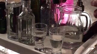Vú to ướt át cưỡi ngựa cùng tinh và dầu nóng phần 1