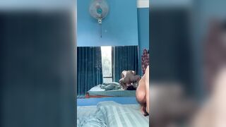 Mở rèm cửa cho người ta nhìn thấy mình đụ nhau